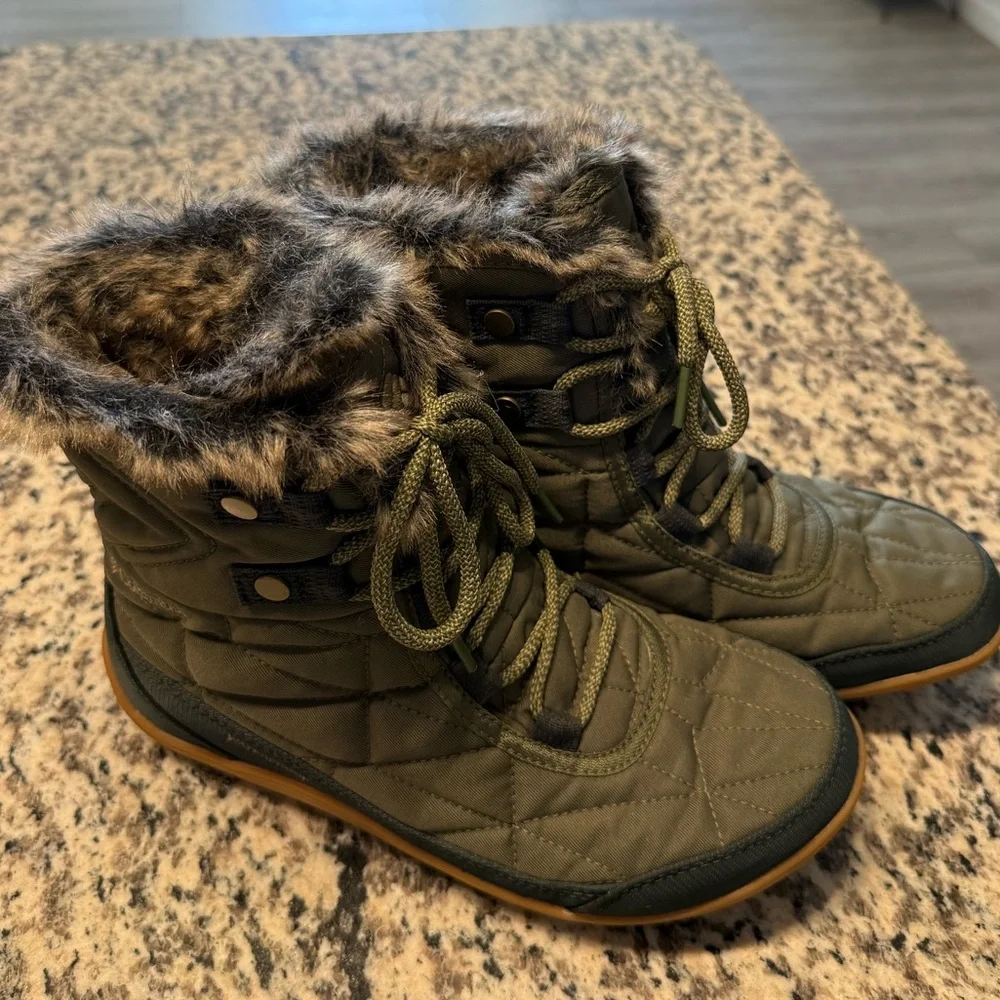 Columbia Women's Olive Green Quilted Waterproof Winter Boots with Faux Fur
